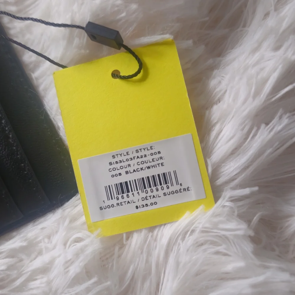 New w/tags Marc Jacobs Wristlet Wallet
